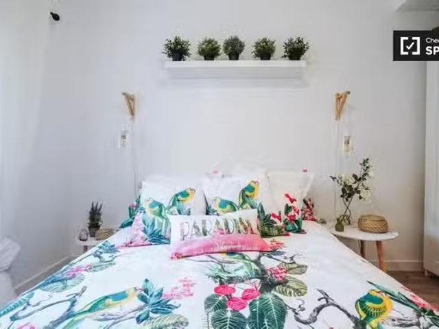 ¡Oferta! Se alquila habitación en el moderno apartamento de 3.