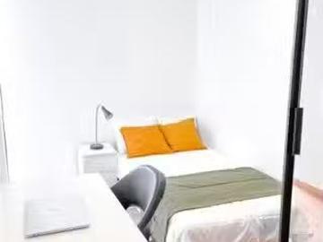 ¡Renta! Se alquila habitación en piso compartido de 6 habitaci.