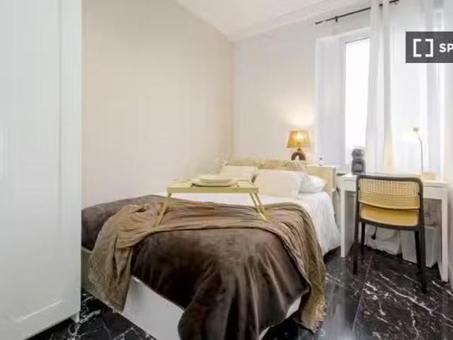 ¡Oferta! Se alquila habitación en piso compartido de 8 habitac.