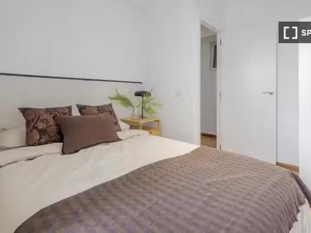 Nuevo Se alquila habitación en piso compartido de 8 habitacion.