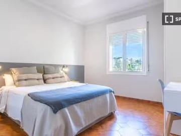 Encantador Se alquila habitación en piso compartido en el Baix.