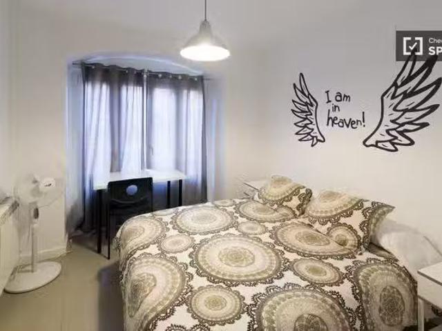 Barato Se alquila habitación en piso compartido en Puerta del.