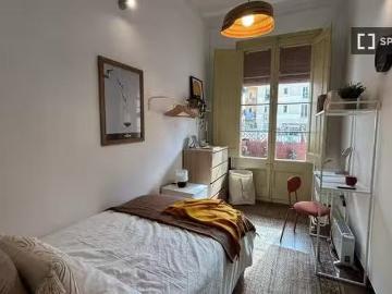 ¡Renta! Se alquila habitación en piso de 4 dormitorios en Barc.