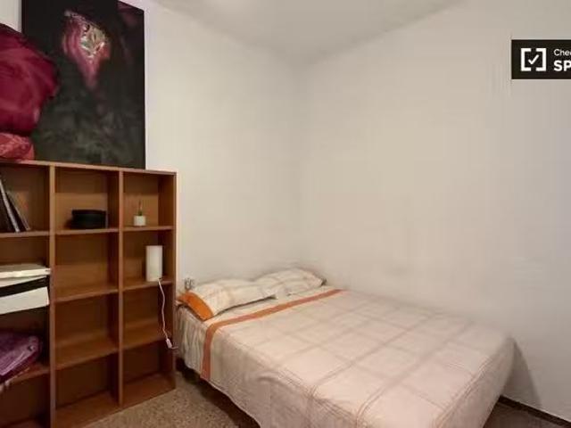 Nuevo Se alquila habitación en piso de 4 dormitorios en el Pob.