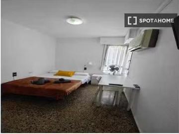 Acogedor Se alquila habitación en piso de 4 dormitorios en Val.