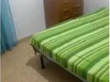 ¡En alquiler! Se alquila habitación en piso de 4 dormitorios e.
