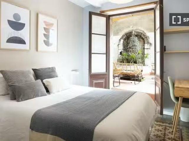 ¡Oferta! Se alquila habitación en piso de 5 habitaciones en El.