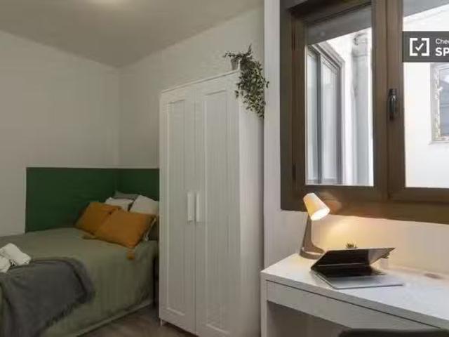 ¡Recién llegado! Se alquila habitación en piso de 8 habitacion.