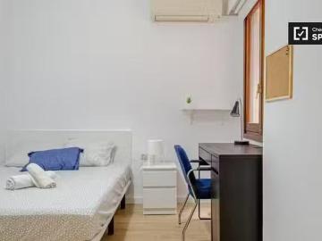 ¡Recién llegado! Se alquila habitación ordenada en apartamento.