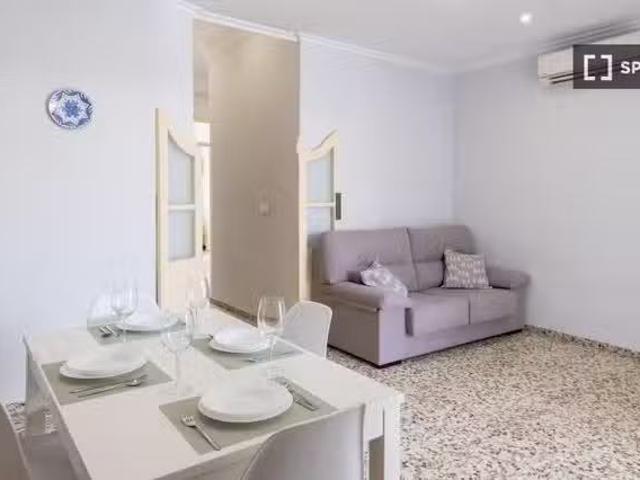 Único Se alquila piso de 3 habitaciones en Cabanyal Canyamelar
