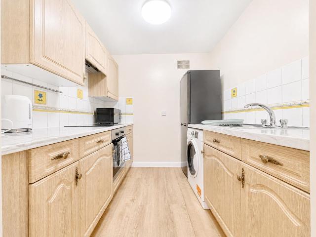 Nuffield Court, Heston TW5, 2 bed flat to rent, £1,750 pcm | PrimeLocation