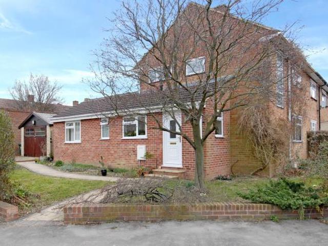 Nuffield Road, Headington, Oxford, OX3 3 bed terraced house to rent £1,900 pcm £438 pw