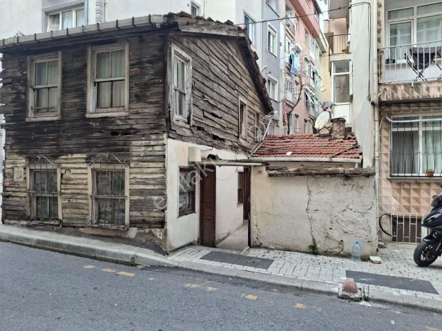 Nuhkuyusu Caddesine Yakın Müstakil Ev