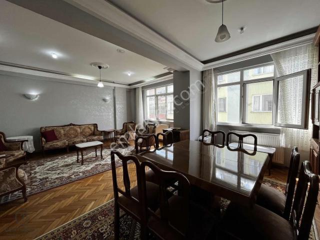 Nurtepe Mah. Satılık 95 M2 2+1 Daire Metroya Yürüme 1 Dakika