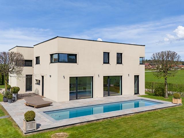 NUR 10 MINUTEN ZUM MATTSEE | Exklusive Design Villa mit Pool in unverbaubarer Grünlage