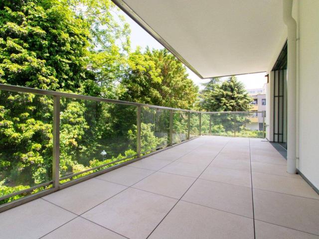 Nur 130 Meter zur U1! Charmante 2 Zimmer Wohnung mit Balkon und Grünblick