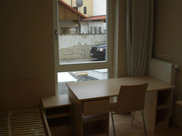 Nur an Studenten mit Immatrikulationsbescheinigung zu vermieten! MÃ¶bliertes Studenten 1 Zimmer Apartment in zentrums.