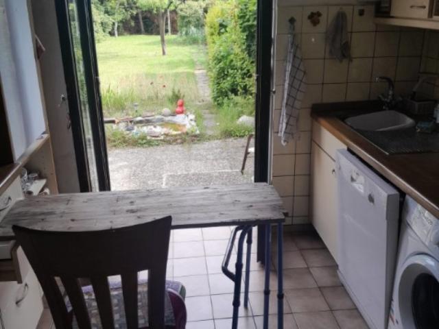 NUR AN WOCHENENDPENDLER. 1 2 Zimmer in EFH oft ohne uns/mich dort