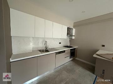NUR EMLAKTAN RAVZA SİTESİNDE 2+1 AMERİKAN MUTRFAKLI 82 M2 DAİRE