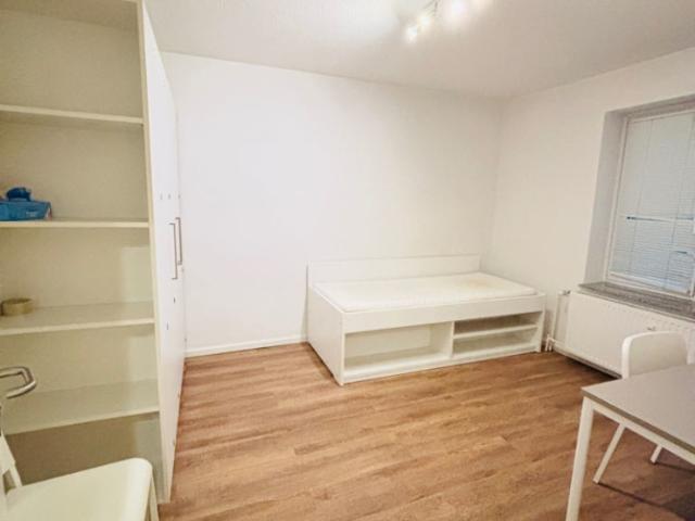 Nur eine WG Zimmer frei in möblierte 2Zimmer Wohnung —Wandsbek