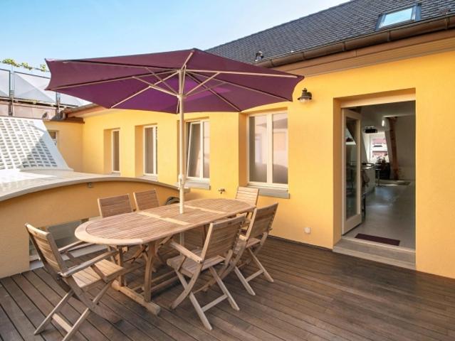 Nur einen Steinwurf vom See entfernt, ein hervorragendes luxuriöses 4,5 Zimmer Doppelhaus mit Terrasse