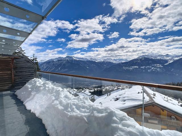 Zwei Schritte vom Funicular entfernt: Unvergleichliche Aussicht und optimaler Sonnenschein