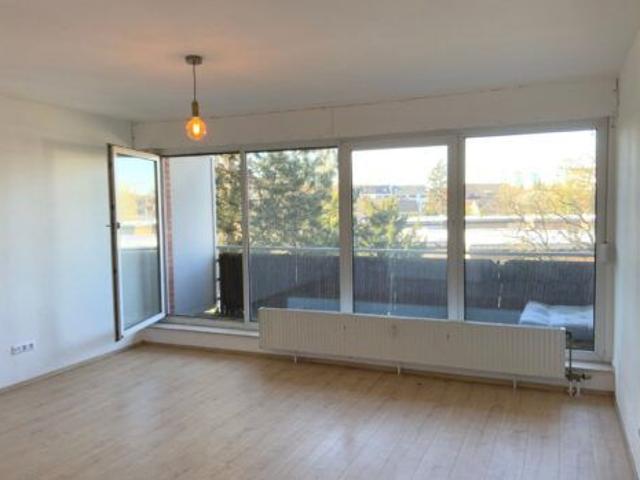NUR für 1 Person: Helles 1 Raum Appartement mit Balkon, Einbauküche und Stellplatz
