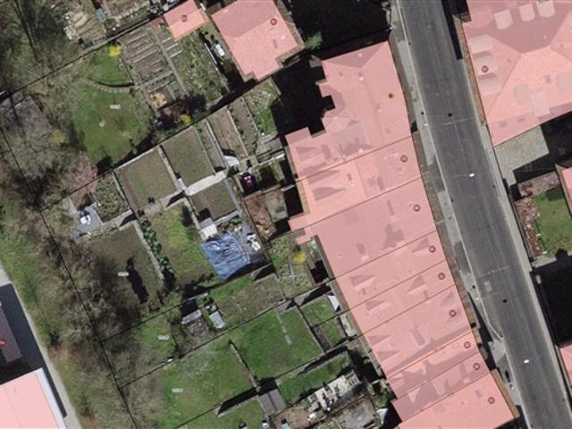 Nur noch zwei Plätze frei Entdecken Sie einen Garten, eine wahre Oase der Ruhe, im Herzen der Stadt Freiburg