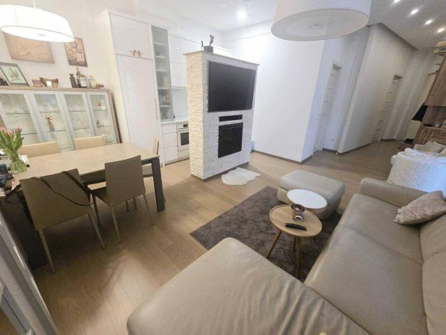 Nur wenige Schritte vom Haus des Meeres und Mariahilfer Straße entfernt + Moderne Terrassenwohnung 62m², 1060 Wien – Top Ausstattung, Fußbodenheizung/Klima/Lift