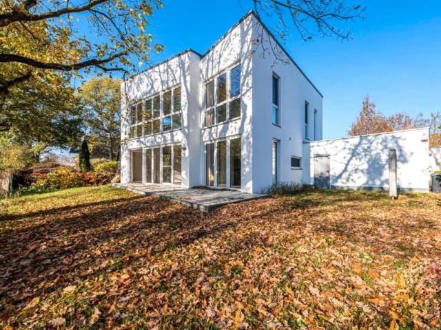 Nur wenige Schritte zum Cospudener See: Modernes Architektenhaus