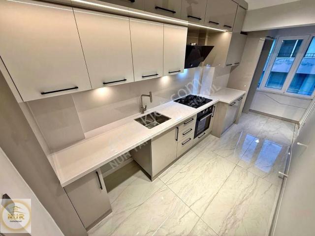 Nur Yapı'dan Merkezi Konum Aile Apartmanında Acil Satılık Daire