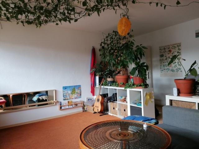 NUR ZWISCHENMIETE Schöne, möblierte 2 Zimmer Wohnung mit Balkon