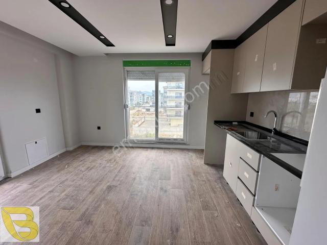 Nuray Ayhan'dan Yeniköy Merkezde 1+1 Kiralık Daire