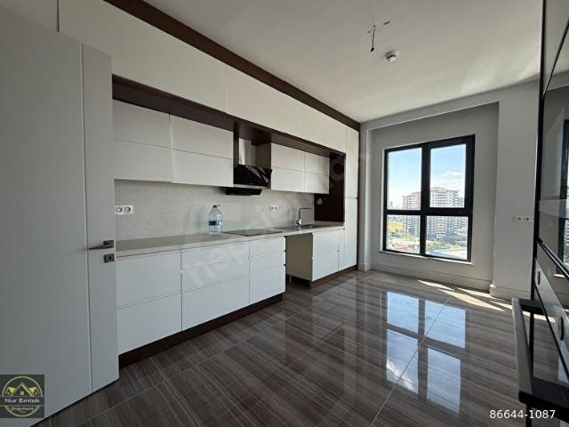 NUR'DAN LEGEND LİFE TOWERS'TA PANORAMİK MANZARLI 4+1 12.KAT