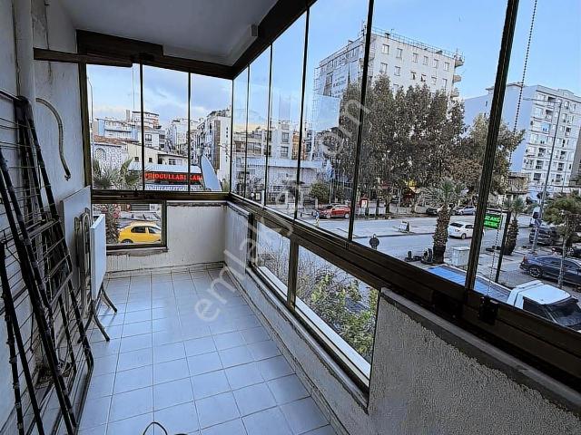 Nurfen'den Cadde Üstü Arakat Geniş Cam Balkonlu Kiralık Daire