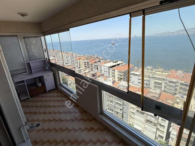Nurfen'den Full Deniz Manzaralı Tarihi Asansör Yakını Kiralık