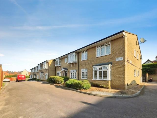 Nursery Fields, Hertfordshire CM21 2 bed apartment to rent £1,450 pcm £335 pw