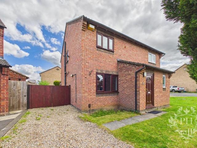 Nursery Gardens, Yarm, TS15 9UY 2 bed semi detached house to rent £825 pcm £190 pw