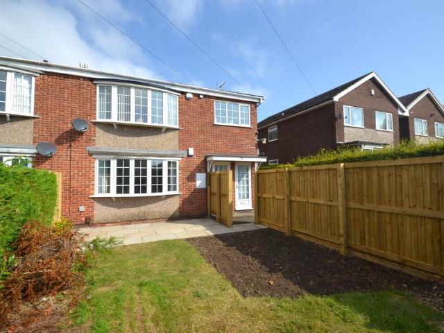 Nursery Lane, Leeds LS17 2 bed flat to rent £1,175 pcm £271 pw