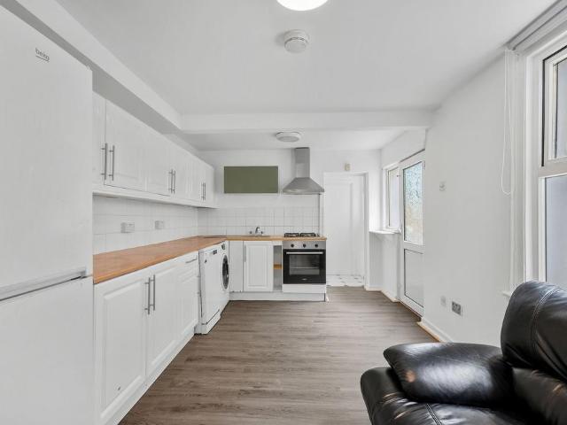 Nursery Road, London SW19 1 bed apartment to rent £1,700 pcm £392 pw