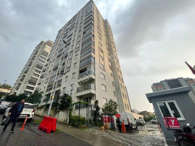 Nusret Öztürk'ten Maltepe Marmaroom Sitesinde Kiralık 2+1 Daire