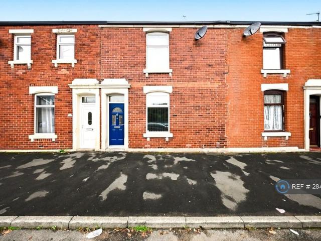 Nuttall St, Blackburn, BB2 2 bed terraced house to rent £750 pcm £173 pw