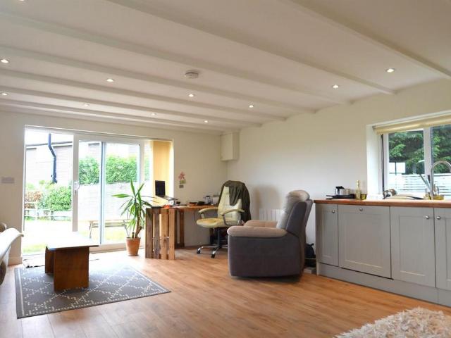 Nutbourne, Pulborough, RH20 1 bed detached house to rent £1,325 pcm £306 pw