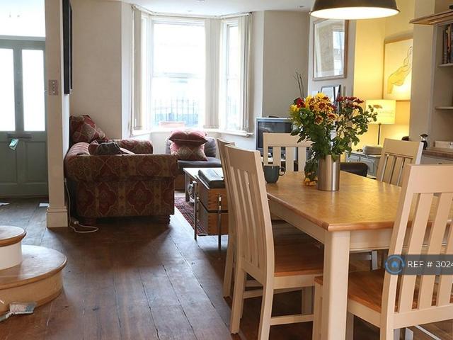 Nutbrook Street, Peckham Rye, SE15 1 bed in a house share to rent £1,100 pcm £254 pw