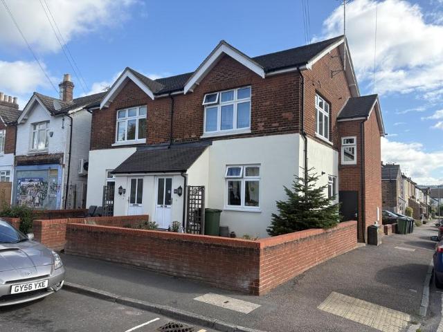 Nutfield Road, Merstham 1 bed ground floor flat to rent £1,150 pcm £265 pw