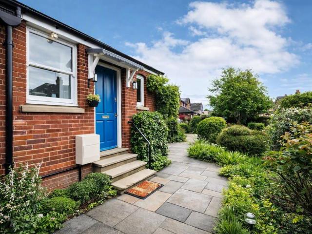 Nutfield Road, Redhill RH1 1 bed flat to rent £1,500 pcm £346 pw