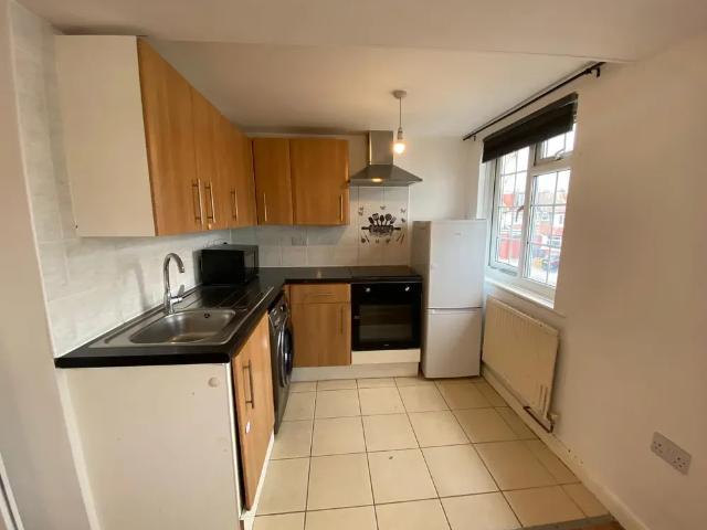 Nutfield Road, Thornton Heath CR7, 1 bed flat to rent, £1,600 pcm | PrimeLocation