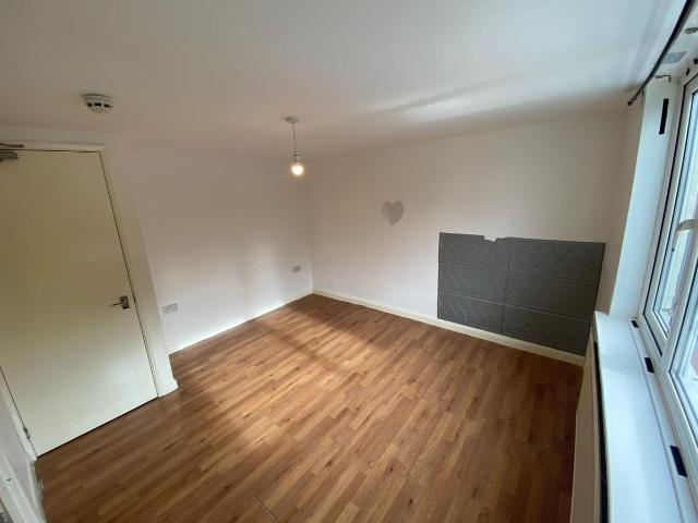 Nutfield Road, Thornton Heath CR7, 1 bed flat to rent, £1,800 pcm | PrimeLocation