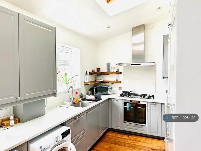 Nutfield Road, Thornton Heath, CR7 3 bed terraced house to rent £2,350 pcm £542 pw