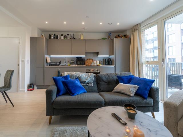 Nuthatch Apartments, Hendon Waterside, London NW9, 1 bed flat to rent, £1,768 pcm | PrimeLocation